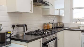 Fridge, microwave, oven, coffee/tea maker