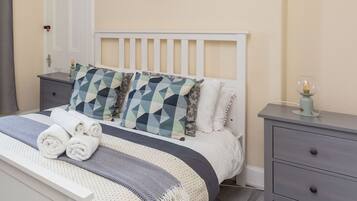 2 bedrooms, iron/ironing board, free WiFi, bed sheets