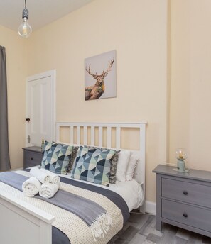 2 habitaciones, tabla de planchar con plancha y wifi gratis 