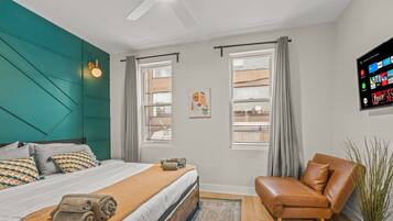 2 bedrooms, in-room safe, desk, iron/ironing board