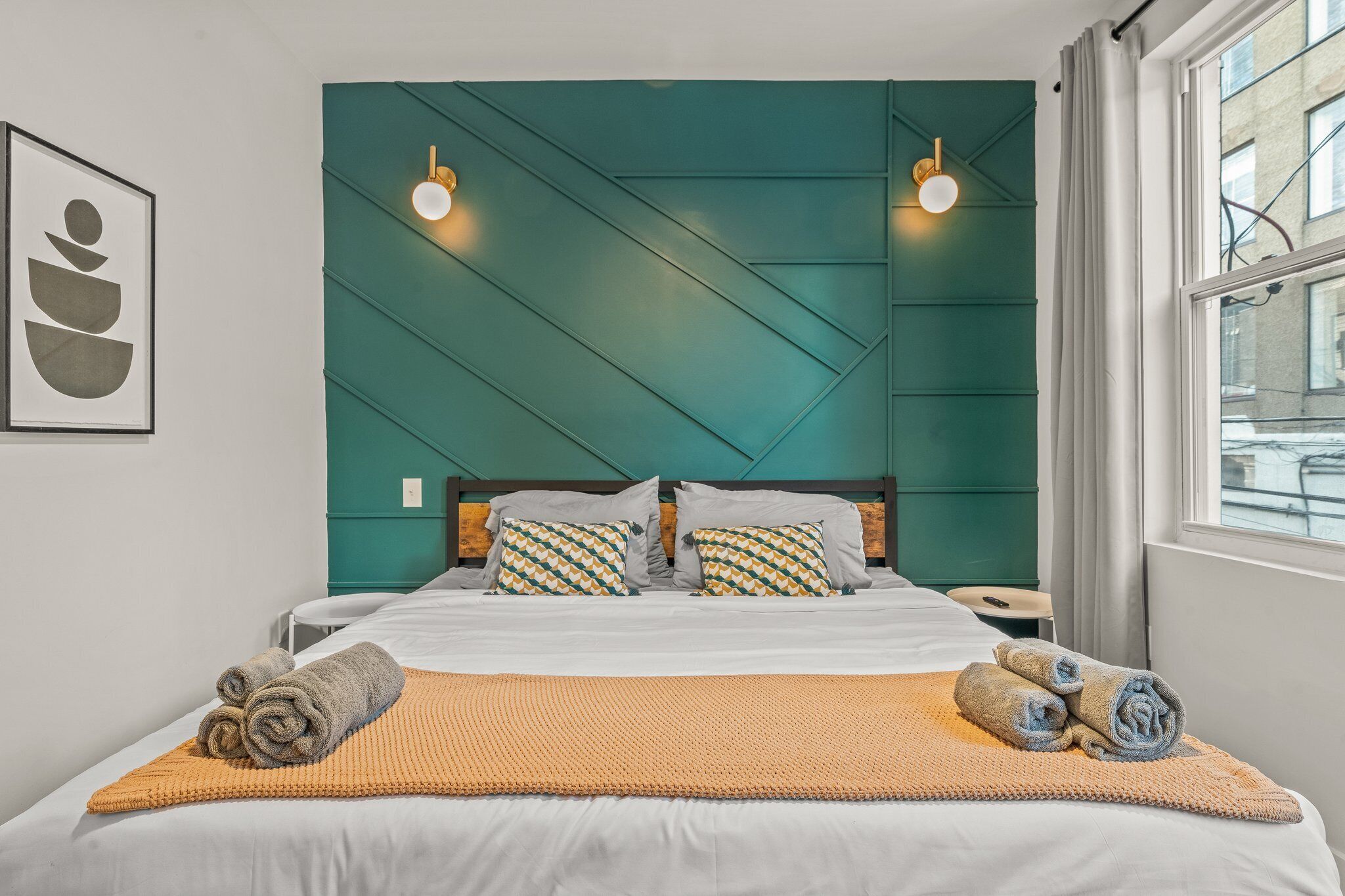 2 bedrooms, in-room safe, desk, iron/ironing board