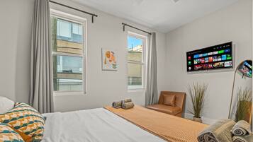 2 bedrooms, in-room safe, desk, iron/ironing board