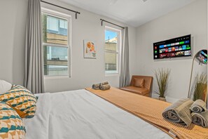 2 bedrooms, in-room safe, desk, iron/ironing board