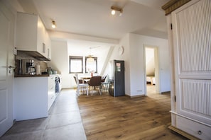 Frigorifero, forno, piano cottura, lavastoviglie