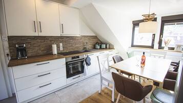 Fridge, oven, stovetop, dishwasher