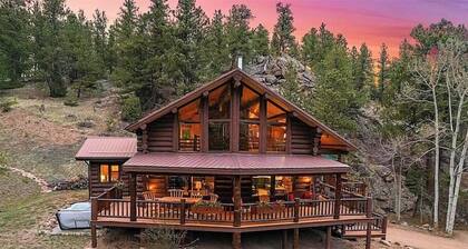 Classic Log Cabin near Rocky Mt Nat'l Park and Ski