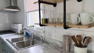 KĂŒhlschrank, Mikrowelle, Ofen, Herdplatte