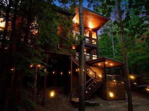 Property grounds - Cozy Nights Cabin Luxury and Location (Broken Bow)