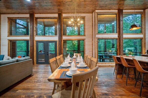 Dining - Cozy Nights Cabin Luxury and Location (Broken Bow)