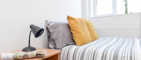 1 habitación, wifi y ropa de cama