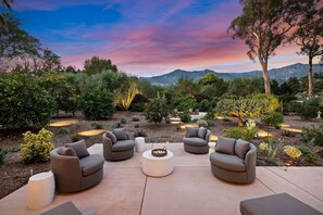 Terrace/patio - Mid-Century Swag, Private Yard and Orchard (Santa Barbara)