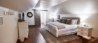 Cozy 3BR/2BA remodeled bath / park view and yard games!
Discounts given here. 