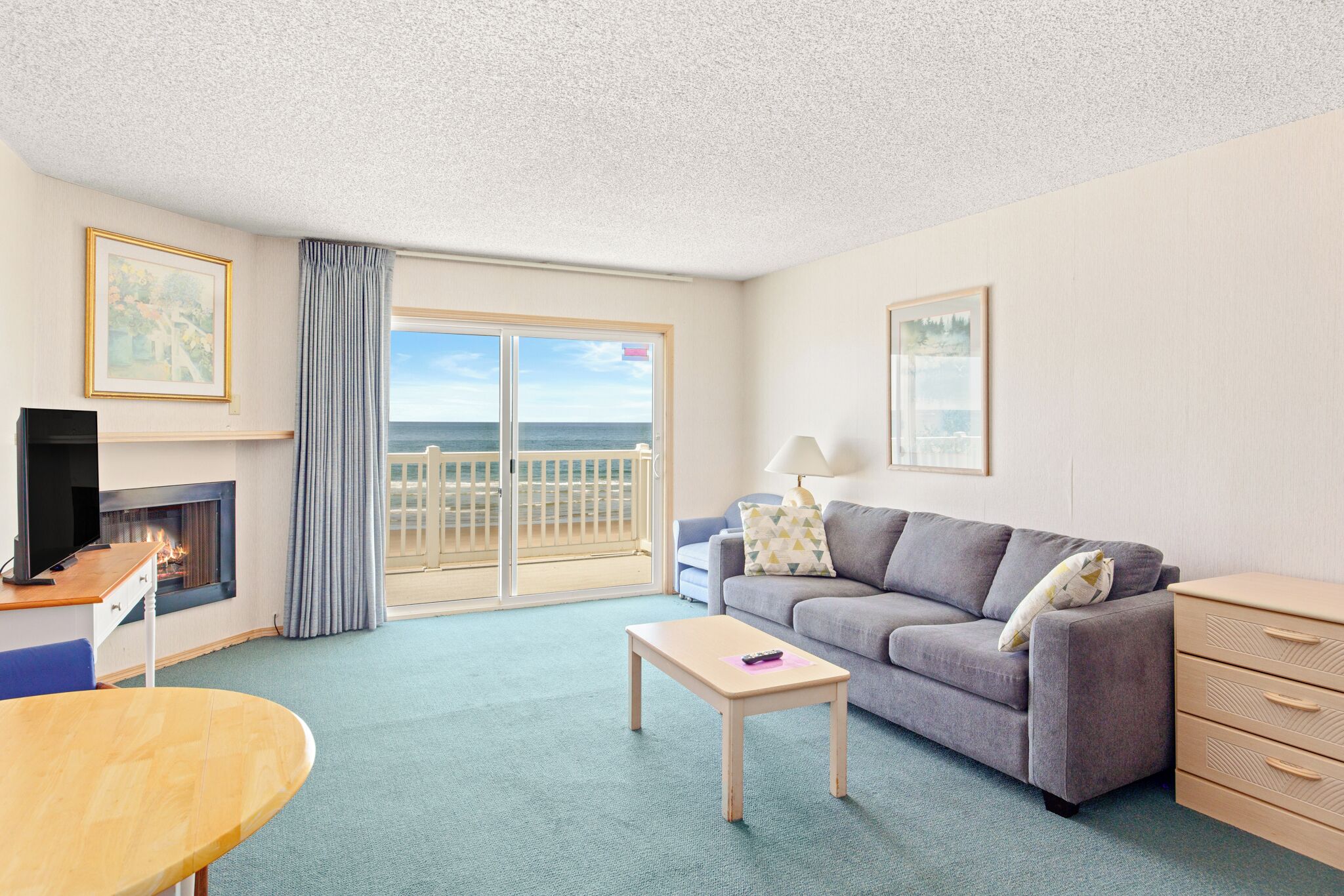 40-inch Smart TV with digital channels, DVD player, books