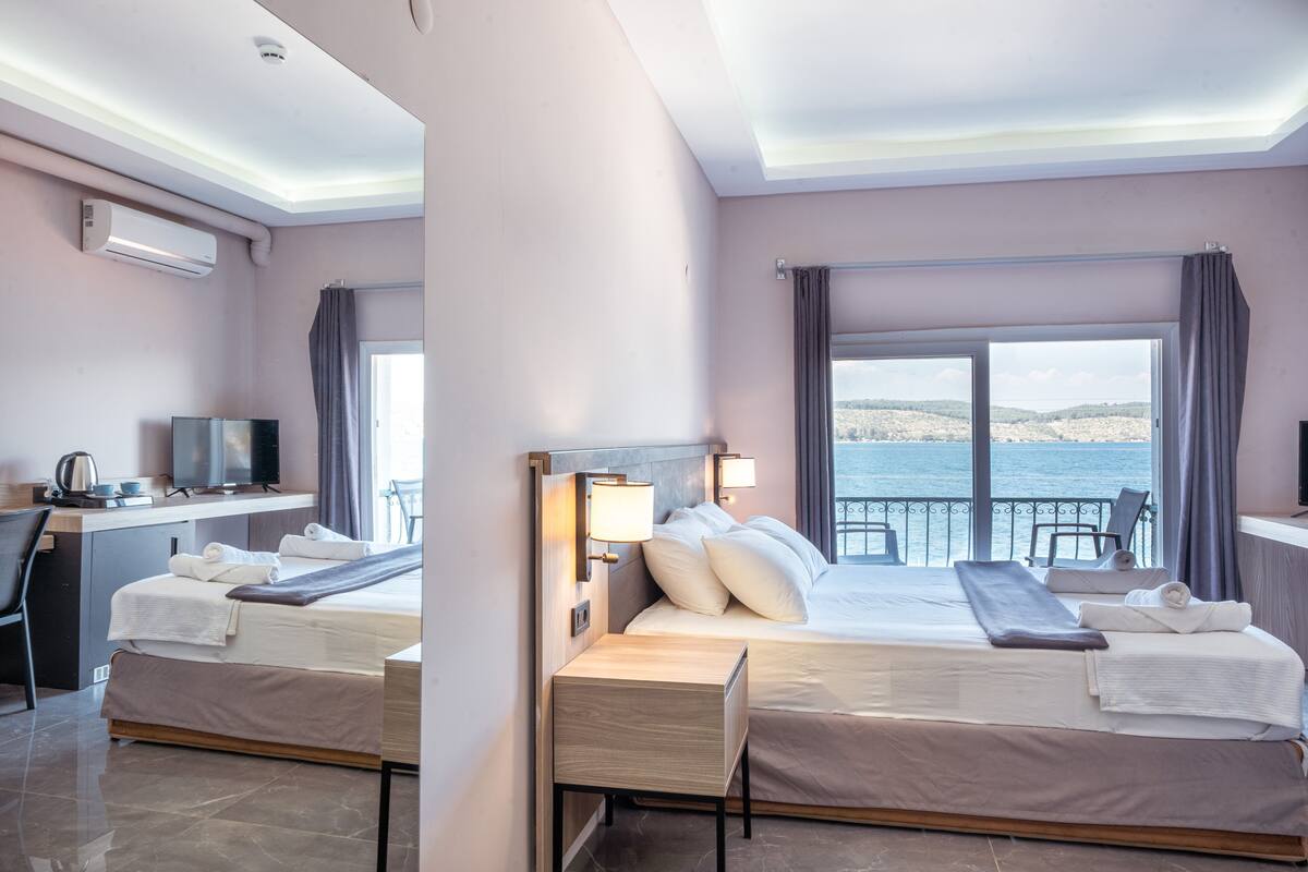 Room, Sea View, Beachfront | Soundproofing, bed sheets