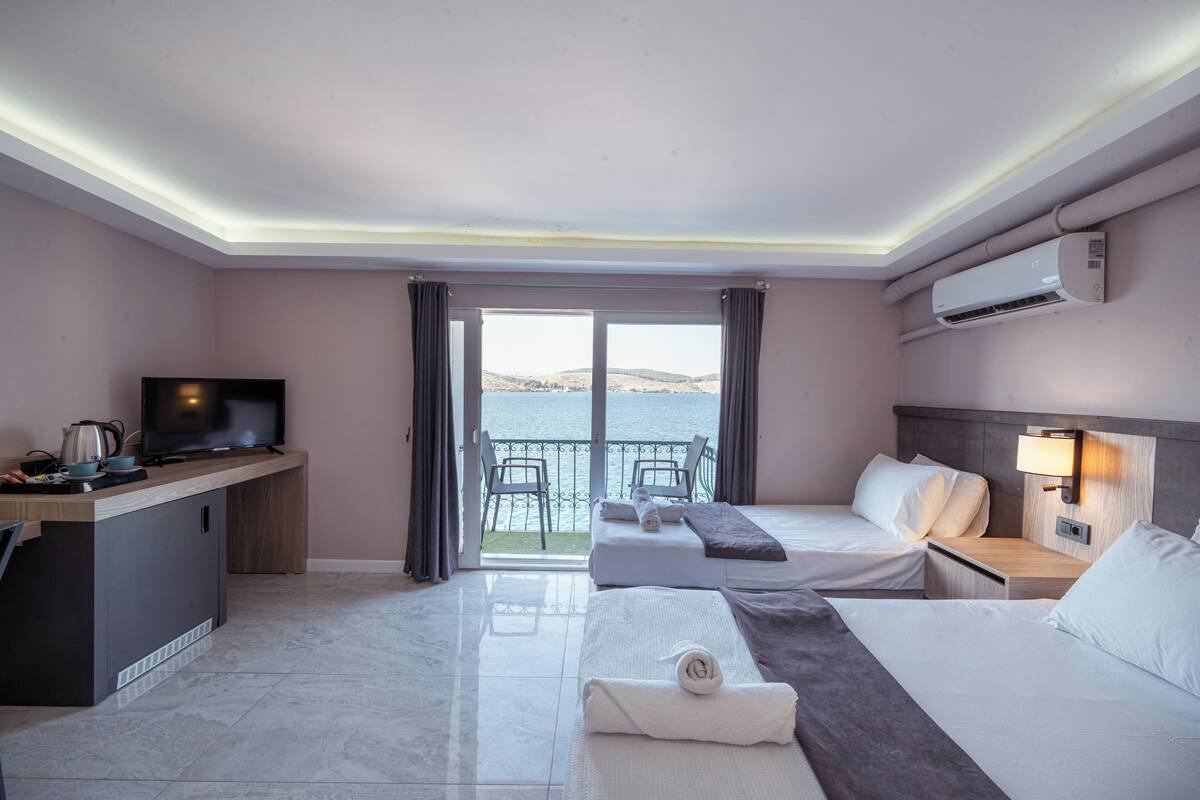 Triple Room, Beachfront | Soundproofing, bed sheets