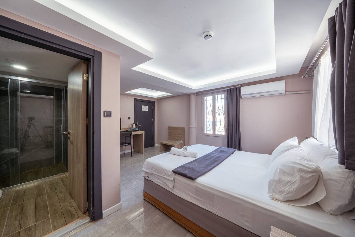 Economy Room, Beachfront | Soundproofing, bed sheets