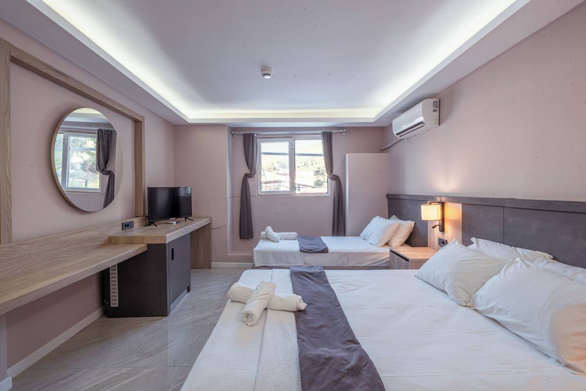 Standard Triple Room, Beachfront | Soundproofing, bed sheets