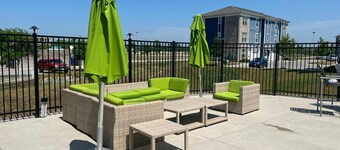 LUXURY STAY in a SPACIOUSLY LAVISH 1BR, 1BA.