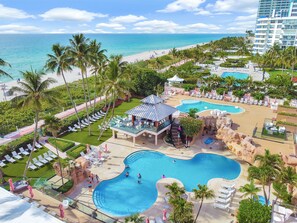 Piscina all'aperto, una piscina riscaldata