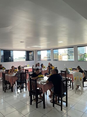 Tägliches inbegriffenes Frühstücksbuffet