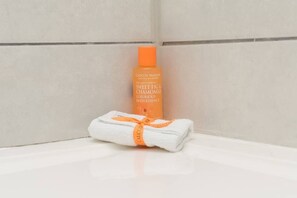 Shower - City Sparrow Apartment 4 (London)