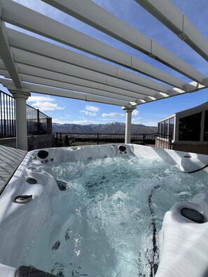 Tina de hidromasaje al aire libre