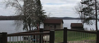 Gorgeous 2 Bedroom on Nelson Lake w/ Direct to miles of Snowmobile trails