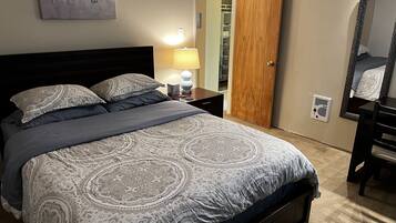 2 chambres, bureau, fer et planche à repasser, accès au Wi-Fi (inclus)