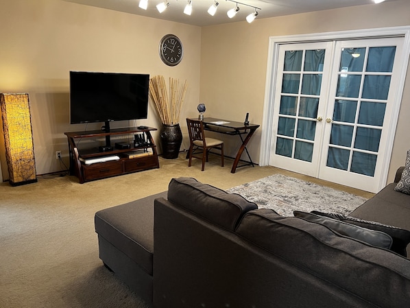 Smart TV, video games, table tennis, video library