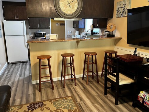 Comfortable, convenient 2BR 2BA apt in Alameda