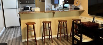Comfortable, convenient 2BR 2BA apt in Alameda