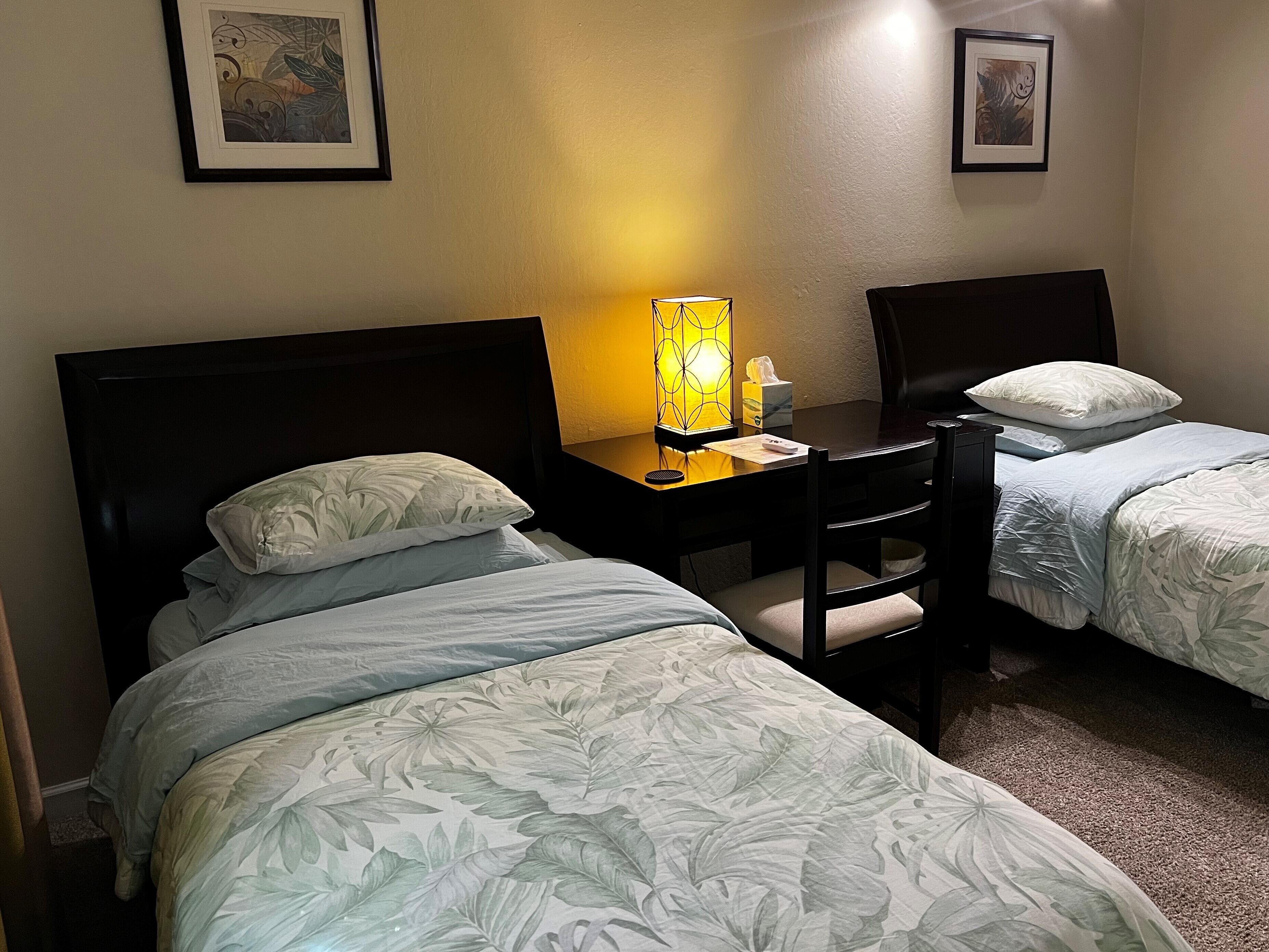 4 chambres, bureau, fer et planche à repasser, accès au Wi-Fi (inclus)