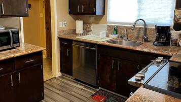 Réfrigérateur grande capacité avec congélateur, four à micro-ondes