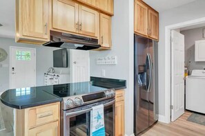 Cookware/dishes/utensils