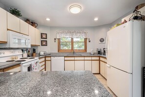 House (3 Bedrooms) | Property amenity - Slope Side by Taylor Made Deep Creek (McHenry)