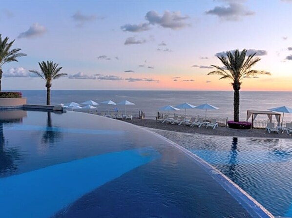 حمّام سباحة خارجي، حمّام سباحة مُدفَّأ