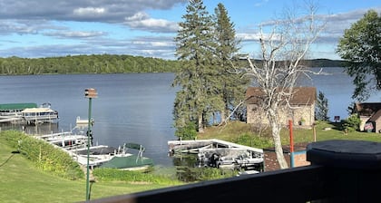 Beautiful Upper Suite on Nelson Lake with Balcony & Lakeviews!