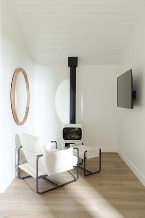 Private Bungalow ADA | Egyptian cotton sheets, premium bedding, pillowtop beds, minibar