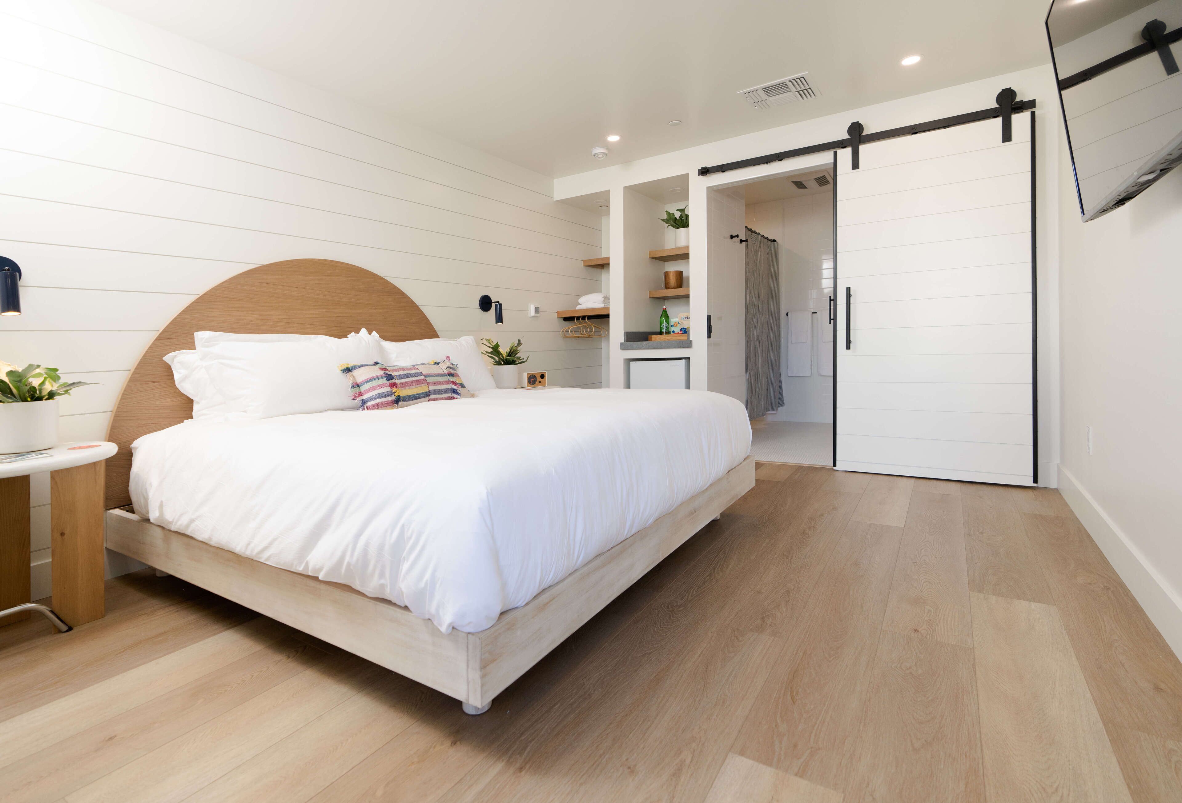 Egyptian cotton sheets, premium bedding, pillowtop beds, minibar