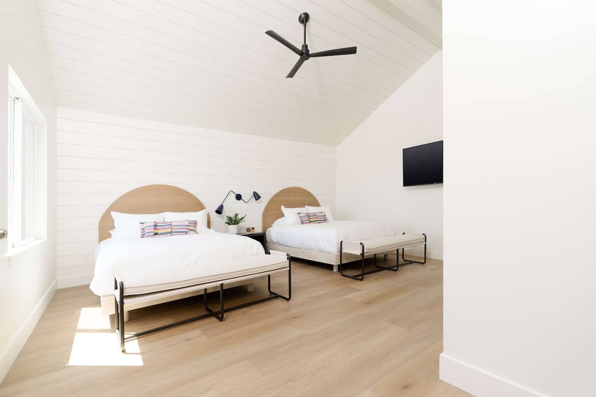 Back Bungalow | Seprai katun Mesir, seprai premium, bantalan ekstra lembut, dan minibar
