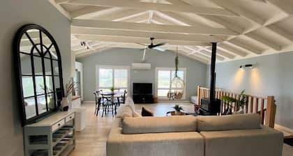 Cooinda Estate- Whole Estate (sleeps 25)