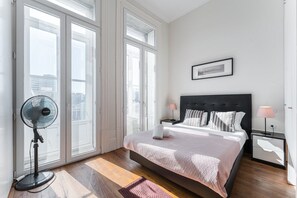 2 bedrooms, desk, iron/ironing board, Internet - GuestReady - Bright Apartment near Bolhão (Porto)