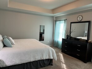 6 bedrooms, desk, iron/ironing board, free WiFi - Welcome Home ☀️  (Broken Arrow)