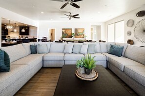Smart TV, fireplace, video games, table tennis - Paradise Village 51, Private 20x40 Pool & Sport Court (Santa Clara)