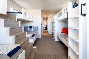 9 bedrooms, desk, iron/ironing board, free WiFi