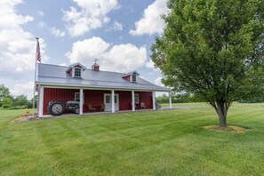 Exterior - Private Family Retreat, Pool, Pickleball, 10 acres, 15 Min. from Rochester (Macedon)