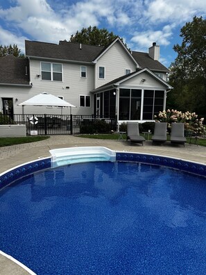 A heated pool - Private Family Retreat, Pool, Pickleball, 10 acres, 15 Min. from Rochester (Macedon)