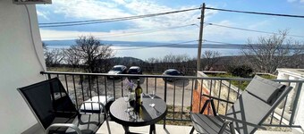 Holiday apartment with air conditioning and sea views