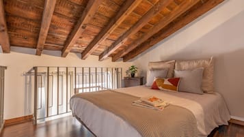 2 slaapkamers, een strijkplank/strijkijzer, internet, beddengoed