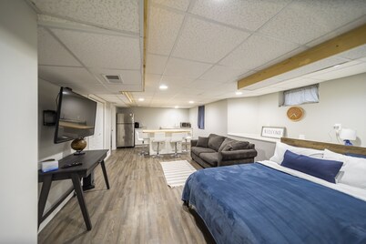 Lovely private studio in a quiet area of Davenport w/ free WiFi